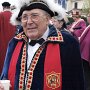 On trinque (avec la vin de la vigne de Combs) à la mémoire de l'Abbé Irminon
