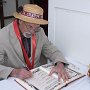 Signature du livre d'or  